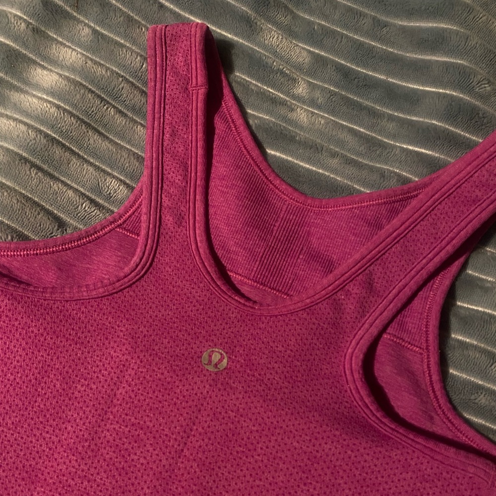 Lululemon high neck tank size 6 - Picture 3 of 4